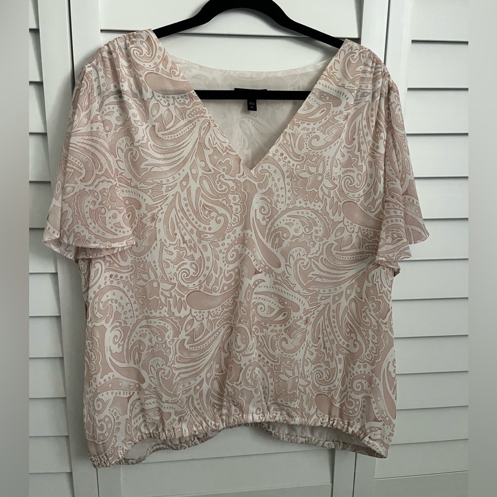 Express blouse, pale pink and white paisley, size XL